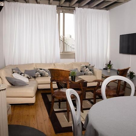 Duplex Dernier Etage Avec Terasse A Deux Pas De La Grand Place Brussels Exterior photo